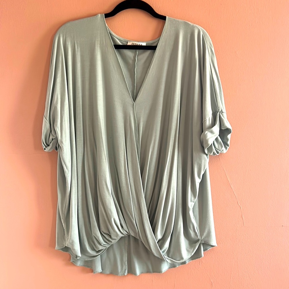 Woman’s top mint green short sleeve